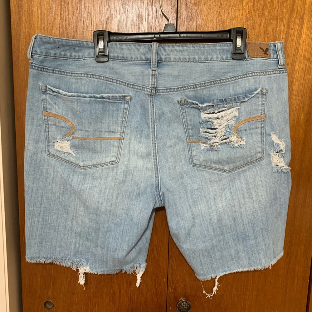American Eagle Distressed Jean Shorts Size 18 - Picture 2 of 6
